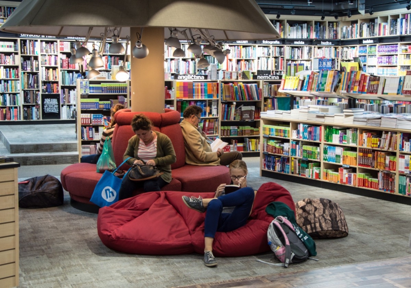 magasin-FIGANIERES-min_books_bookstore_book_reader_readers_reading_shop_sale_books-849006