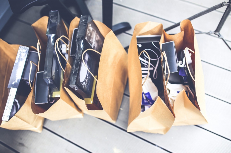 magasin-FIGANIERES-min_shop_shopping_bags_gift_brown_blank_market_product-722676