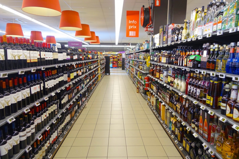 magasin-FIGANIERES-min_supermarket_isle_products_variety_grocery_shop_market-882399